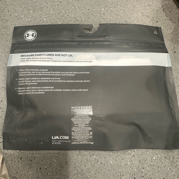 Under Armour women’s underwear- Black, Tan, Cream -3 Pack - Picture 3 of 4